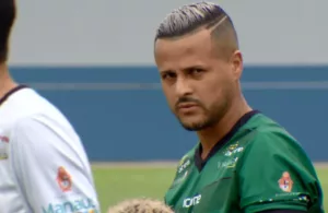 Manaus fecha com lateral do XV de Piracicaba