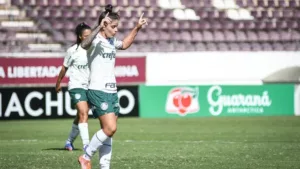 BRASILEIRÃO FEMININO: Palmeiras vence confronto direto e assume a ponta