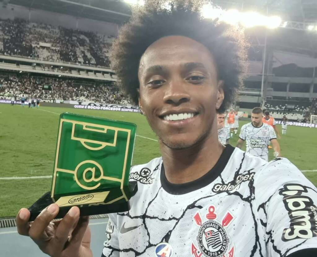 Willian comemora vitória e atuação do Corinthians em estreia