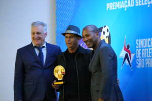 Em cerimônia do Paulista A3, técnico do Noroeste é homenageado pelo Futebol Interior