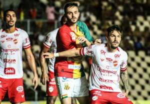 Sampaio Corrêa 2 x 0 Vila Nova - Bolívia Querida pega elevador e deixa o Z4
