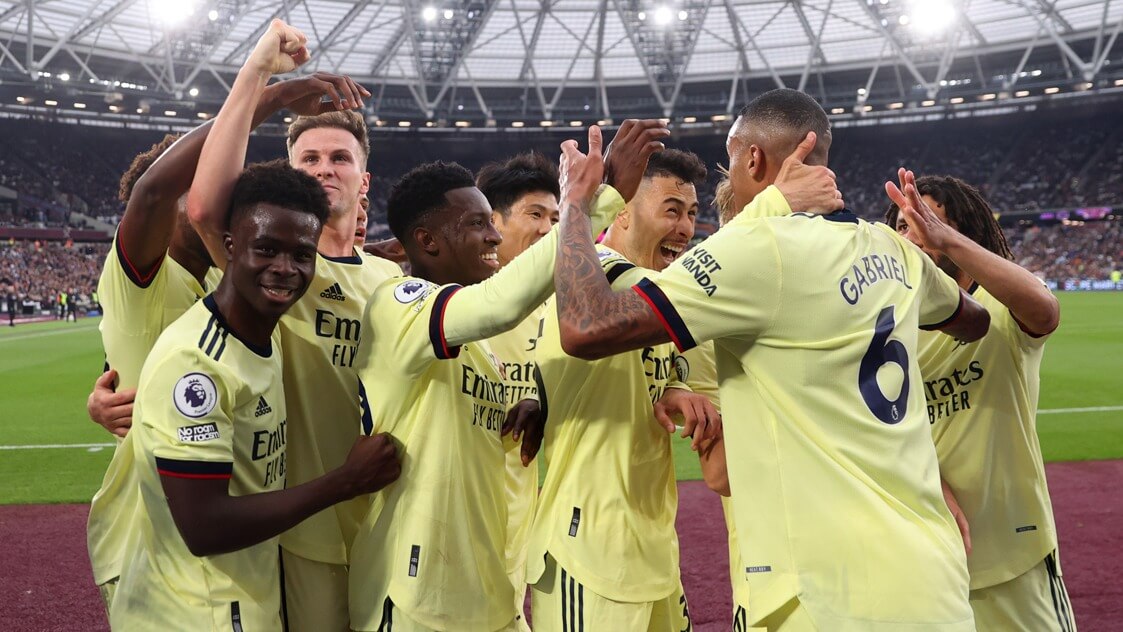 INGLÊS: Com gol brasileiro, Arsenal vence West Ham e retorna ao G4