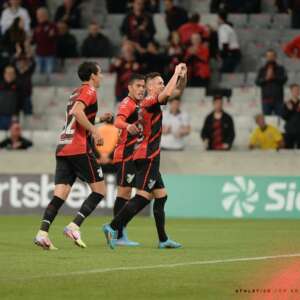 Athletico-PR 4 x 0 Tocantinópolis-TO - Furacão avança na estreia de Felipão