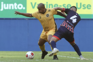 Walter, ex-Flu e Athletico, deixa o Amazonas após dois jogos