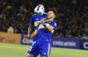 Torcedor do Boca imita macaco em direção a corintianos