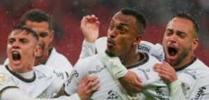 Internacional 2 x 2 Corinthians - Corinthians mantém a liderança