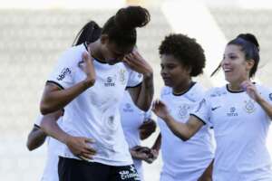 BRASILEIRÃO FEMININO: Corinthians goleia Avaí Kindermann e assume a liderança