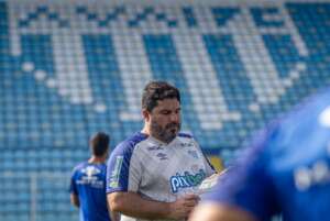 Com três novidades e uma baixa, Avaí tenta acabar com jejum de vitórias fora de casa