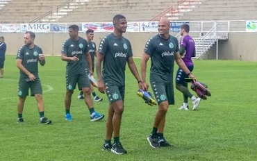 Elenco do Guarani treinado para jogo da Série B