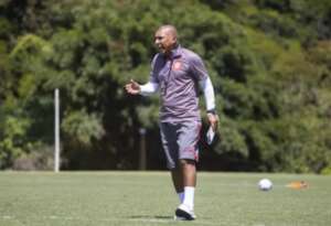 Caiu! Sem vencer, time da Série B surpreende e demite treinador