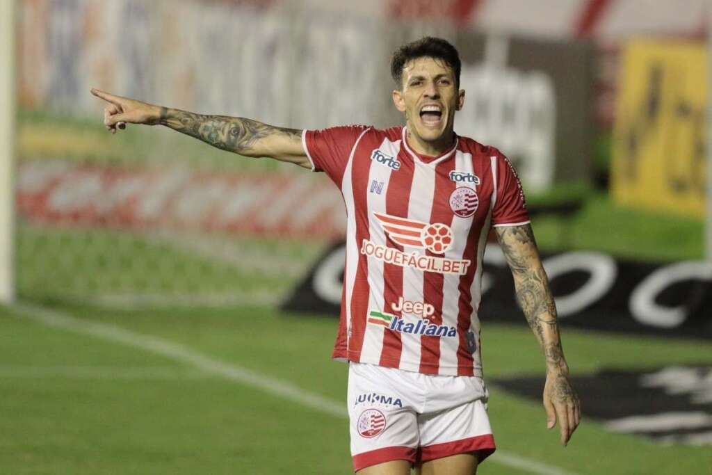 Camisa 10 do Náutico se desculpa por ir para cima de árbitra: ‘Perdi a cabeça’
