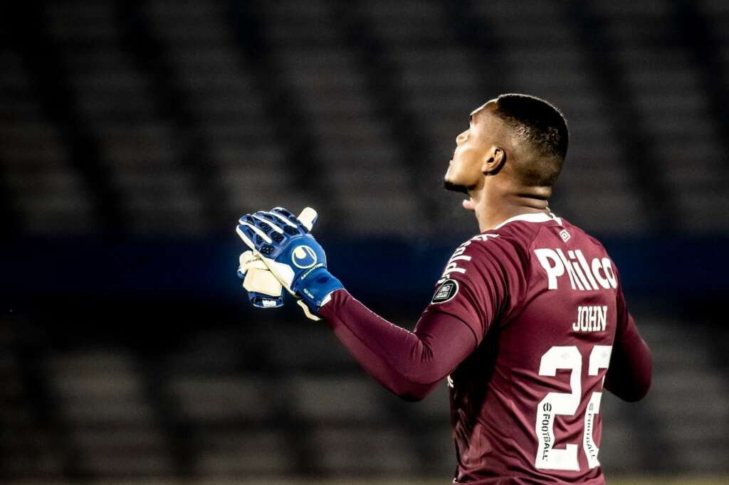 John comemora retorno no Santos e se coloca à disposição de Bustos