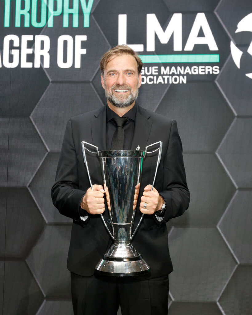 Klopp supera Guardiola e leva prêmio de melhor técnico do Campeonato Inglês