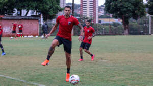 Série C: Atacante argentino fala em manter Botafogo-SP invicto e na liderança