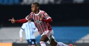 São Paulo aceita proposta e vende jovem da base a clube inglês