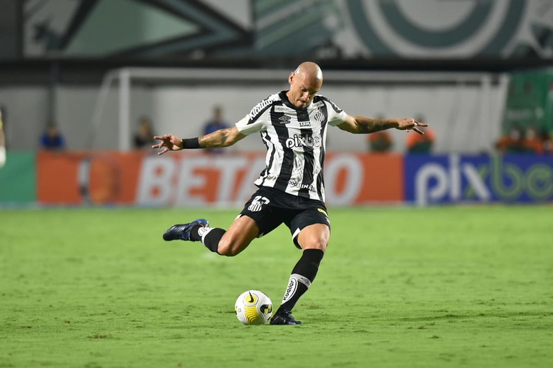 Zagueiro lamenta gol no início e falta de atenção do Santos fora de casa