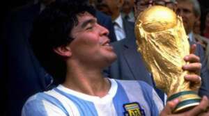 Maradona recebe homenagem em avião, nomeado de 'Tango D10S'