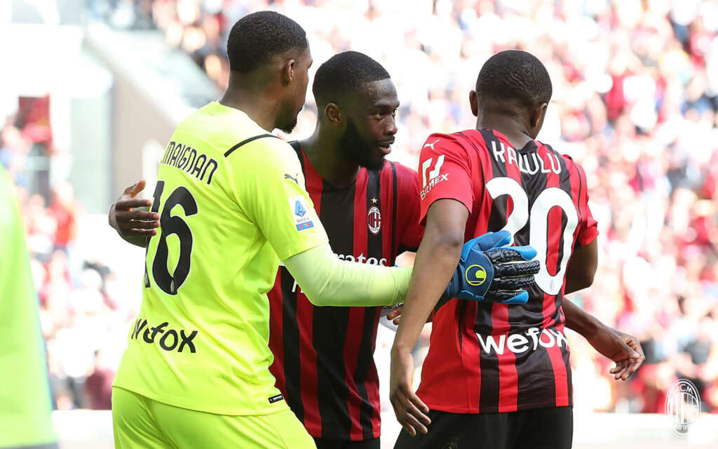 ITALIANO: Milan bate Fiorentina no fim e dá passo fundamental rumo ao título nacional