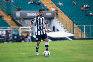 Série C: Lateral do Figueirense comemora semana livre e foca em entrar no G8