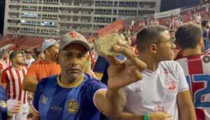 Organizadas de CSA e Santa Cruz lançam pedras contra torcedores do Náutico. VÍDEO!