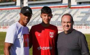 Filho de pentacampeão do mundo se apresenta em time do Vale do Paraíba