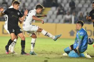 Bustos diz que gol da Católica 'não classificou' o Santos e valoriza campanha