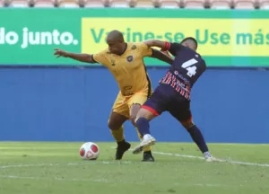 Walter, ex-Athletico, Flu e Goiás, está na mira de time da Série B