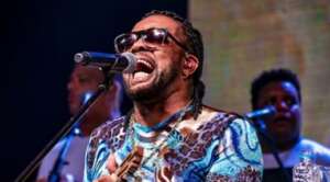 Série C: Cantor revela seu clube em um show em Belém