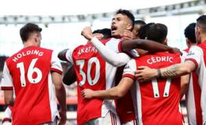 INGLÊS: Arsenal se firma no G4 e afunda Leeds