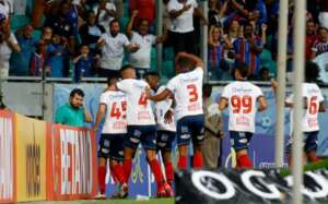 Bahia 2 x 1 Ponte Preta - Davó faz até de queixo e Tricolor lidera