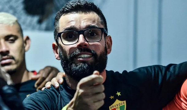 Série B: Técnico do Brusque prevê mudanças contra o Vasco: ‘Jogo diferente’