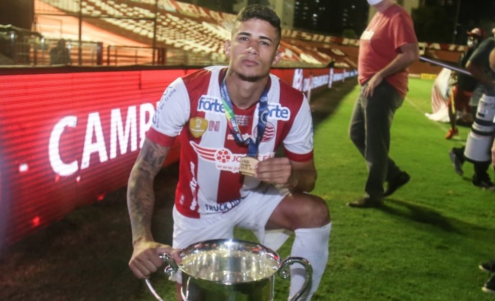 Série B: Zagueiro confirma saída do Náutico para time da Série A