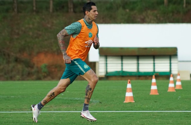 Chapecoense atualiza situações de oito jogadores no DM