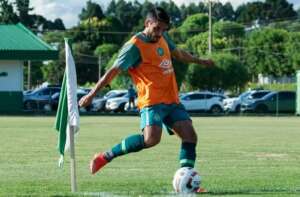 Série B: Meia treina e vira opção na Chapecoense