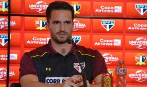 Francês Hembert comanda o São Paulo contra o Santos