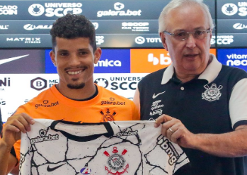 Corinthians apresenta novo reforço