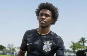 Corinthians e São Paulo lançam uniforme em homenagem a conquistas