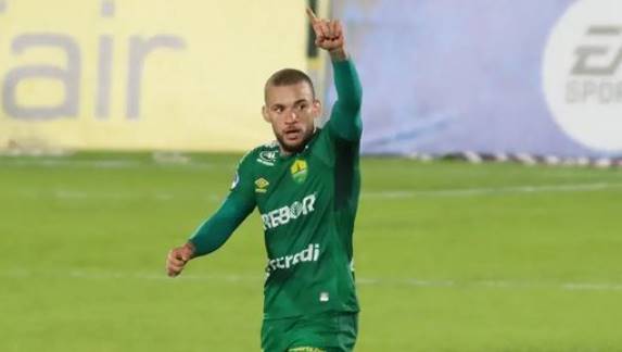 André Luís comemorando gol