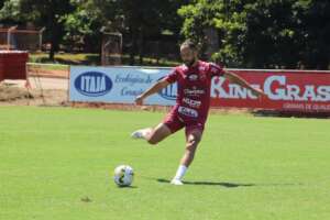 Série B: Atacante do Vila Nova sai em defesa do treinador