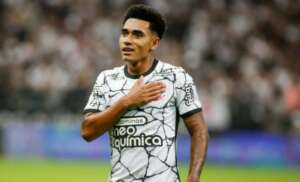 Jovem da base evolui no Corinthians com Vítor Pereira