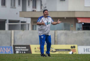 Com Avaí no G4, Barroca enaltece elenco: 