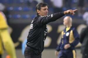 Bustos vê Santos competitivo, mas celebra semana livre