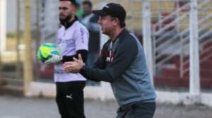 Série D: Técnico da Ferroviária admite falta de estabilidade para classificação