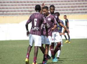 PAULISTA SUB-15 E SUB-17: Ferroviária bate São Carlos e lidera