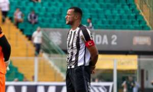 Série C: Serginho pede agressividade ao Figueirense para reagir