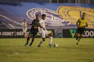 Aparecidense-GO 3 x 2 Floresta-CE - Em duelo difícil, Camaleão vence Lobo e sai do Z4