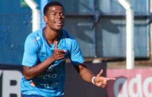 Série D: Atacante goleador de 17 anos vira sensação no Azuriz