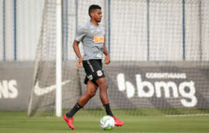 Atlético-MG pode repatriar ex-zagueiro do Corinthians