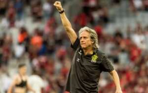 Jorge Jesus acaba com polêmicas em sua chegada a Portugal