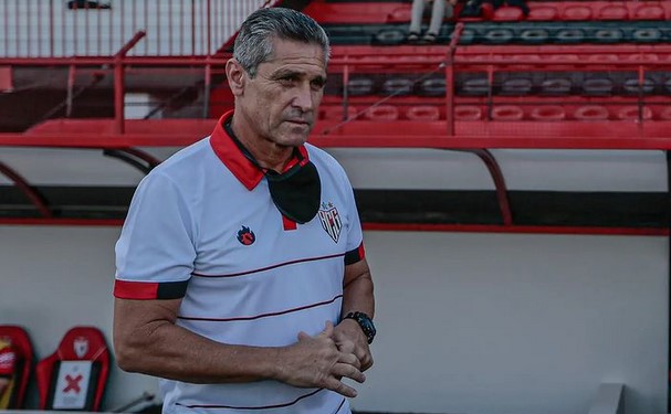 Atlético-GO fecha com técnico ex-Vasco e Ponte